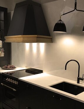 Campana de pared Sanaire PRISMA de acero